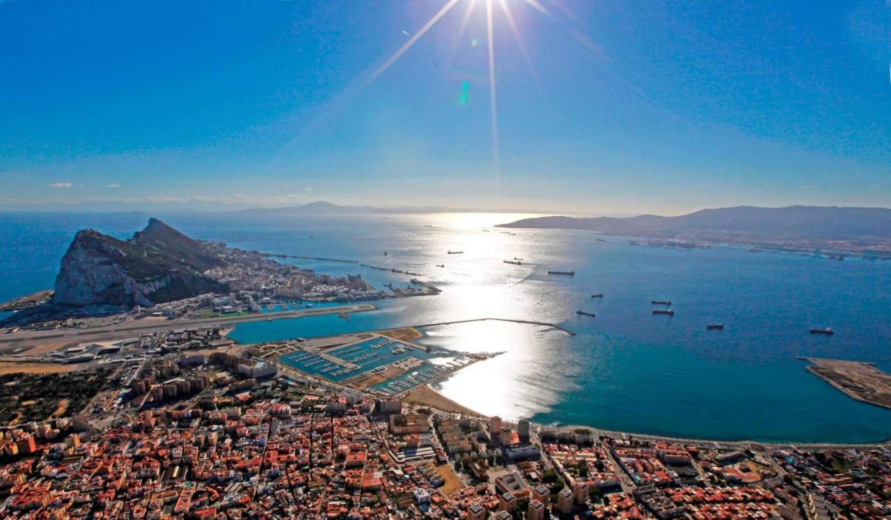 Fantástico apart. en 1°linea playa 5min Gibraltar La Línea de la Concepción Exterior foto