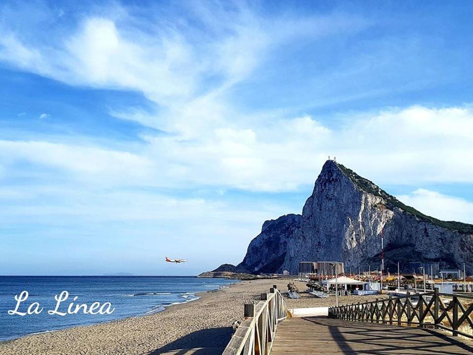 Fantástico apart. en 1°linea playa 5min Gibraltar La Línea de la Concepción Exterior foto